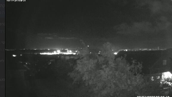 A rocket is fired from Gaza at southern Israel on Wednesday (Photo: Courtesy) תיעוד שיגור הרקטה לעבר שדרות