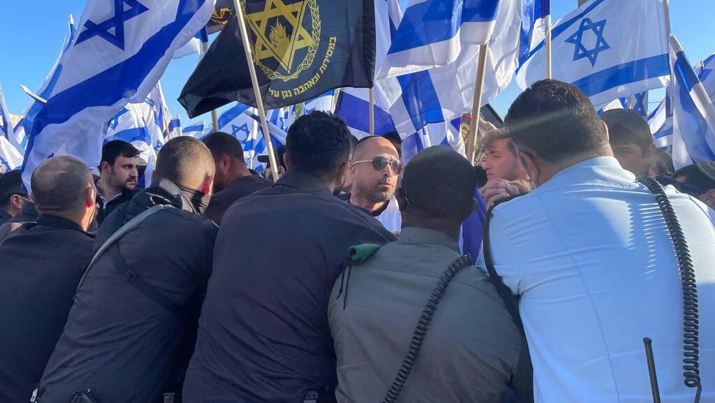צילום: חיים גולדיטש חסימה בכיכר צה"ל לכיוון שער שכם של מצעד הדגלים