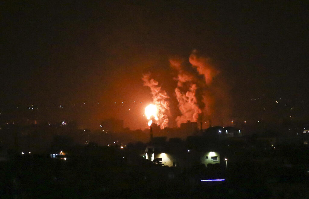 תקיפת צה"ל בעזה לאחר הירי לשדרות (צילום: AFP) תקיפת צה"ל בעזה