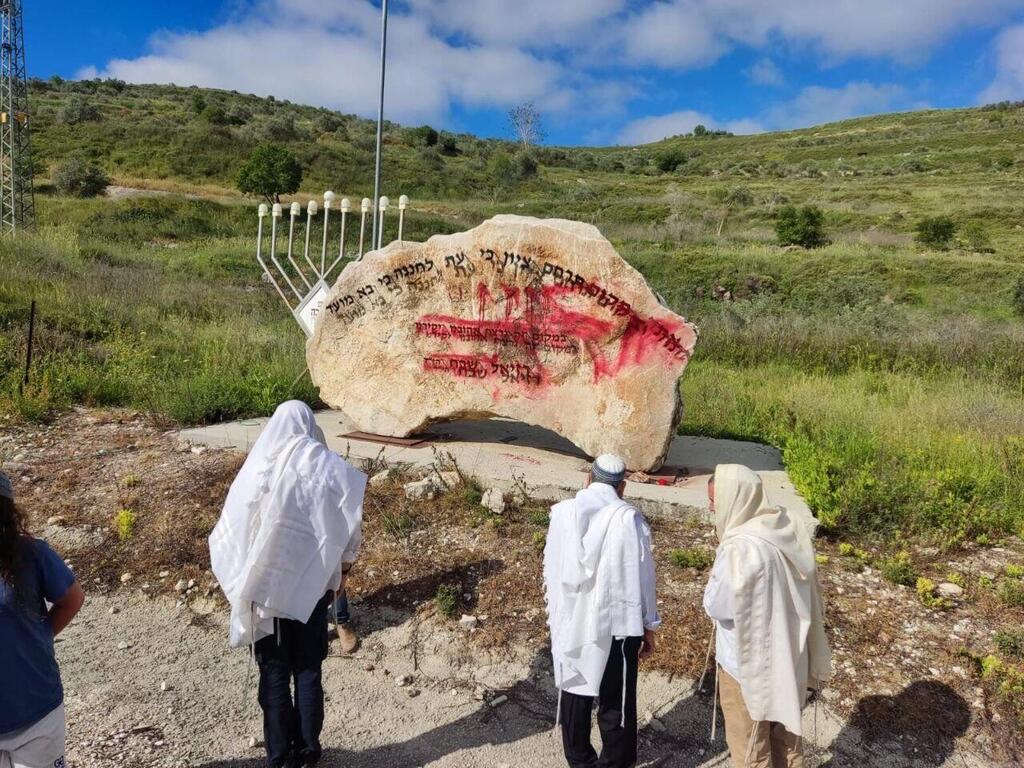פורעים השחיתו את האנדרטה לזכרו של הרב רזיאל שבח
