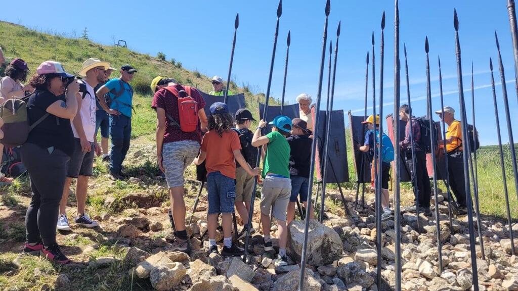 מטיילים יודפת העתיקה ( צילום: רחל אשכול רשות הטבע והגנים) יודפת העתיקה טיול פסח חג מזג אוויר