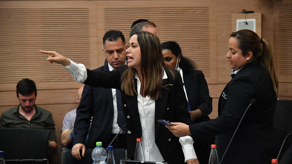 גולן. "המשטרה תחת אלשיך, באמת פאר היצירה, געגועים" (צילום: יואב דודקביץ) דיון ועדת הכנסת בבקשה להכריז על עמיחי שיקלי כפורש מסיעת ימינה