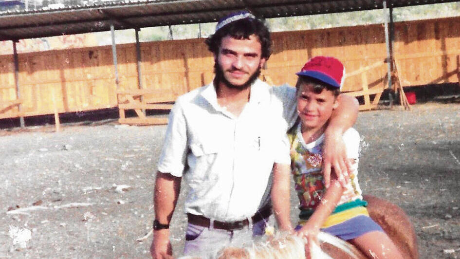 עמיחי אתאלי עם אחיו הגדול אלחנן ז"ל (צילום: באדיבות המשפחה) עמיחי אתאלי עם אחיו הגדול אלחנן ז"ל