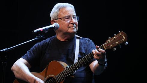 Veteran Israeli singer refuses to perform in Knesset, calling it a 'zoo'