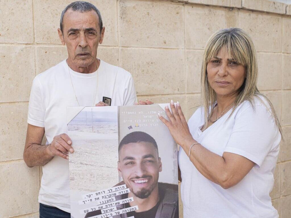 "הנחמה שלנו תהיה לזכות לנכד ממך". ניצה שמואלי ויוסי חדריה (צילום: יובל חן) ניצה שמואלי ויוסי חדריה, הוריו של בראל חדריה שמואלי ז''ל שנהרג בגבול עזה