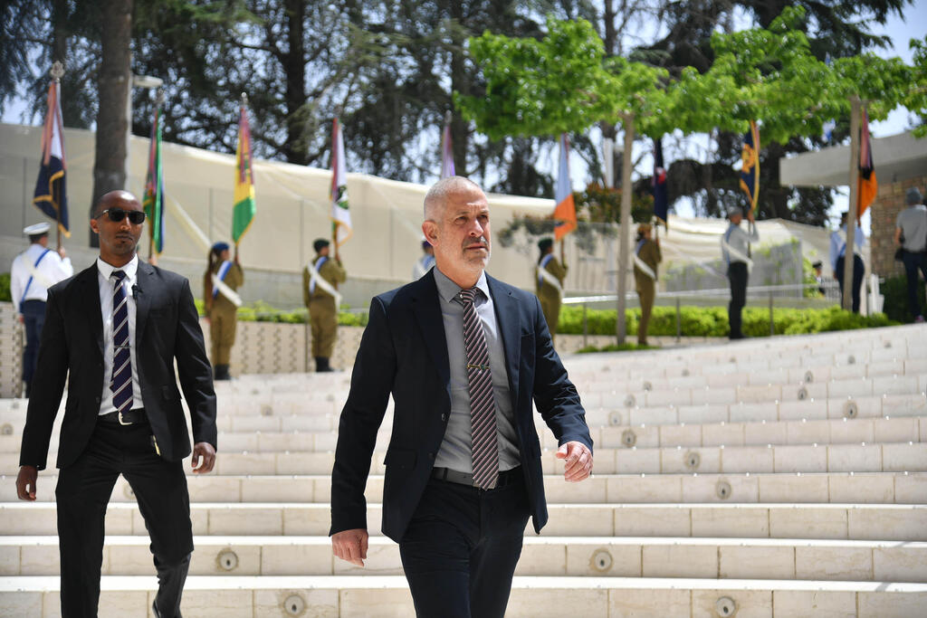 "עוצמתנו באחדותנו". ראש השב"כ רונן בר (צילום: יואב דודקביץ') טקס הנחת דגל הלאום על קברי חללי צה"ל הר הרצל ירושלים