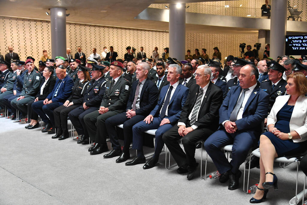 טקס הנחת דגל הלאום על קברי חללי צה"ל הר הרצל ירושלים