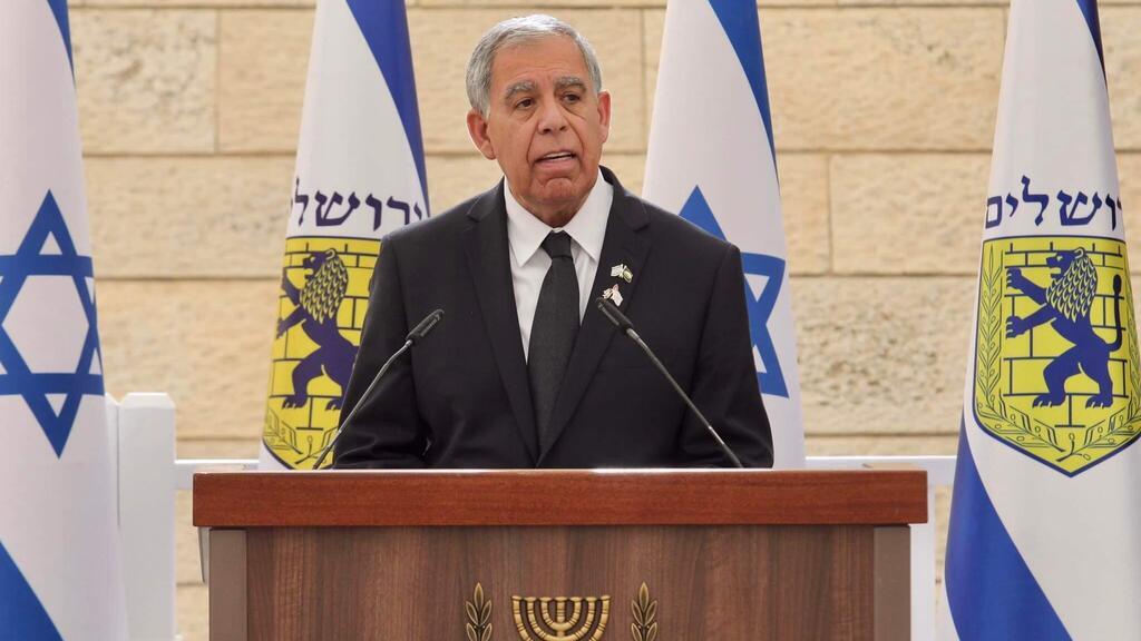 "לזכור גם את מי שנושא צלקות נפשיות וגופניות". מיקי לוי (צילום: מארק ישראל סלם) נפתלי בנט