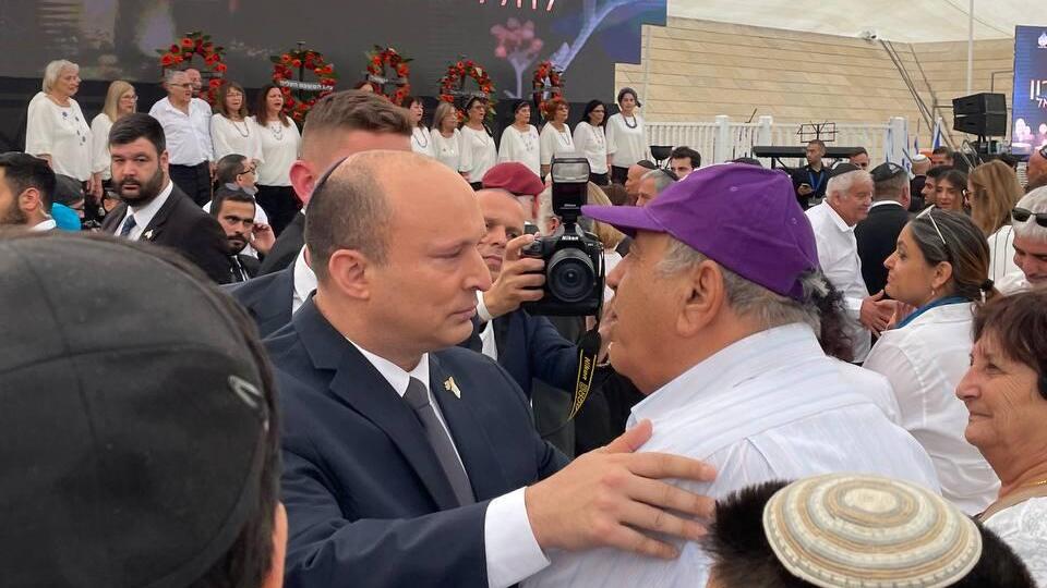 בנט עם המשפחות השכולות (צילום: חיים גולדיטש) נפתלי בנט עם משפחות שכולות