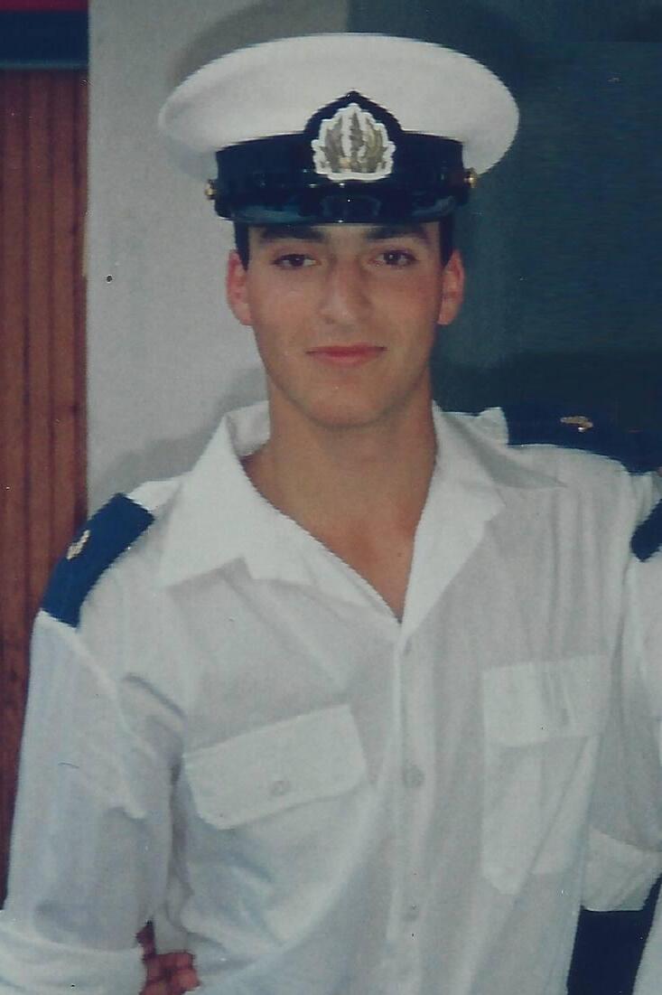 "חלק שחור בחלל, בולט בריקנותו". סרן דני עזרי ז"ל ( באדיבות המשפחה) דני