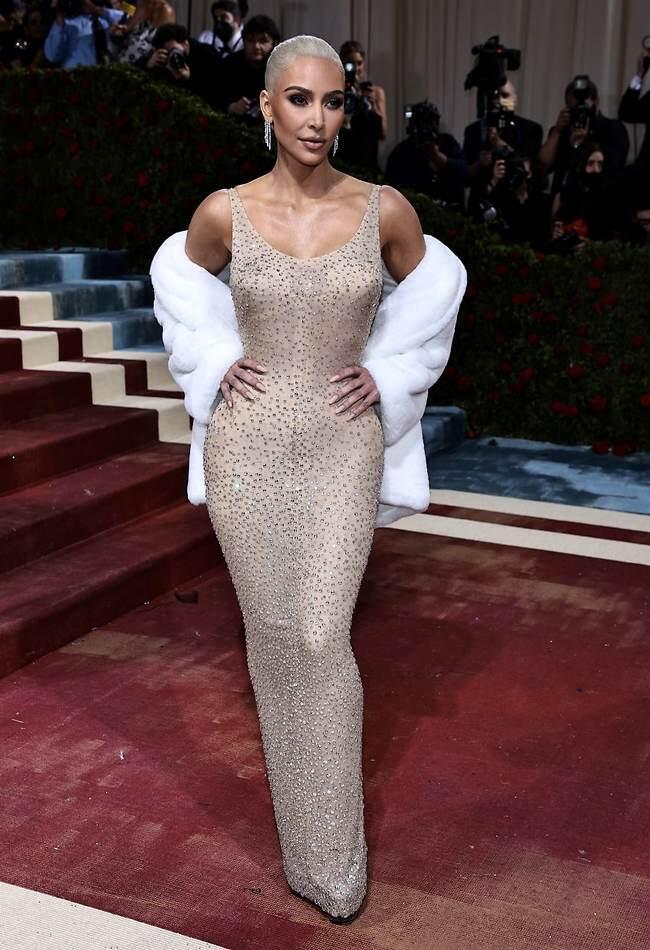 עוד שער לאוסף. קים קרדשיאן (צילום: Gettyimage) עוד שער לאוסף. קים קרדשיאן
