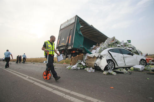 Deadly car crash in southern Israel orphans 21 children