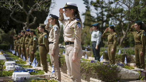 Israelis gather at cemeteries and memorials to mourn the fallen