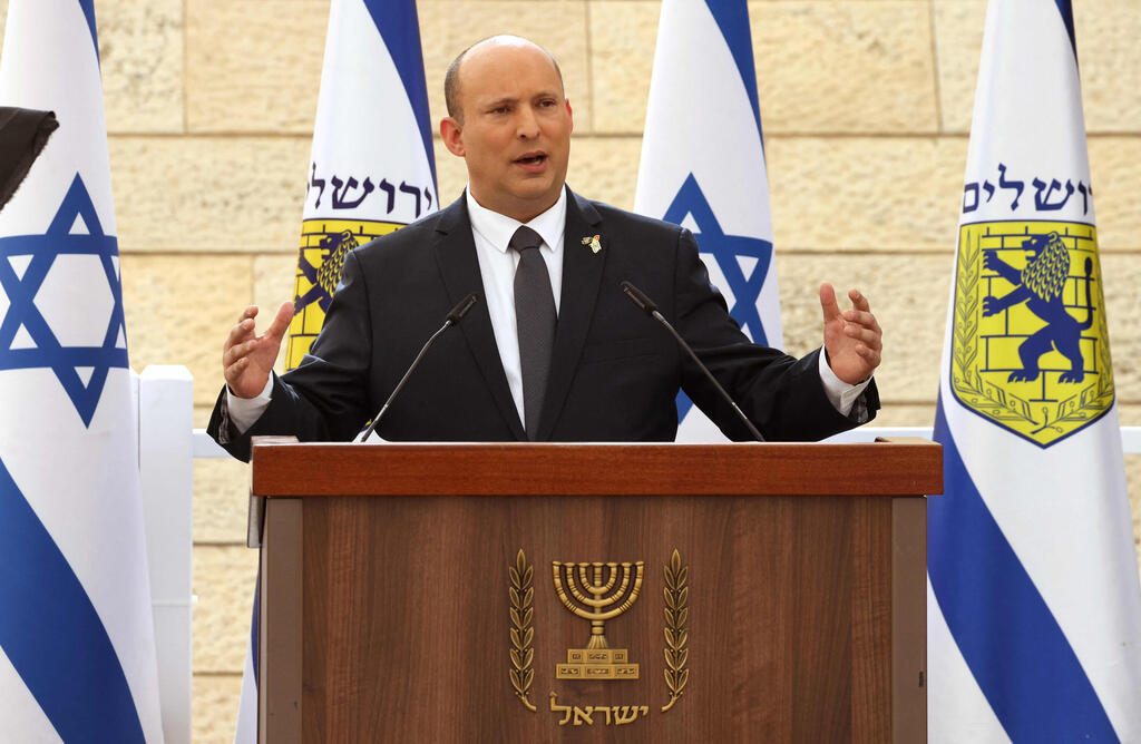 "במוצבים בדרום לבנון התאהבתי בעם המופלא שלנו". בנט (צילום: AFP) נפתלי בנט