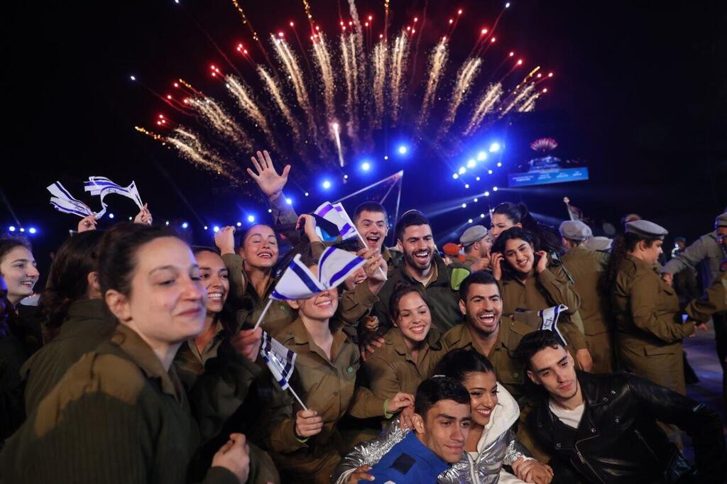 צילום: אלכס קולומויסקי טקס הדלקת המשואות בהר הרצל