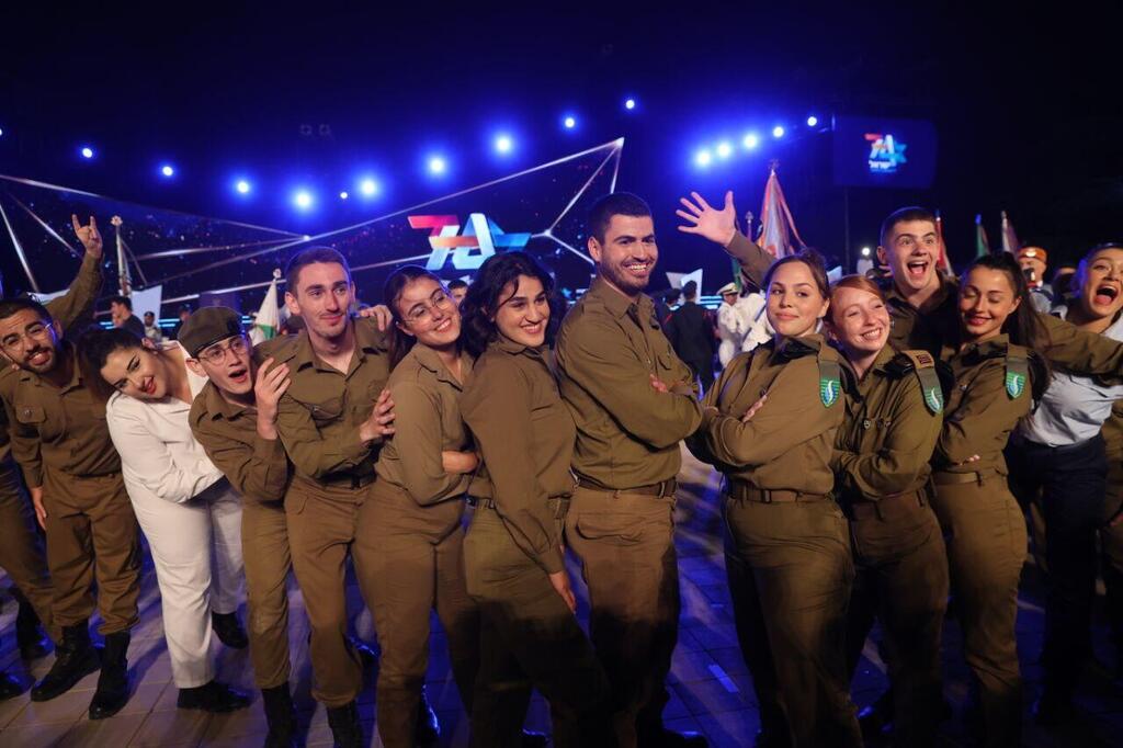 צילום: אלכס קולומויסקי טקס הדלקת המשואות בהר הרצל