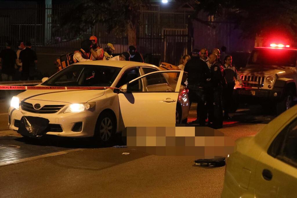 The scene of the terror attack in Elad (Photo: Shaul Golan) הזירה באלעד