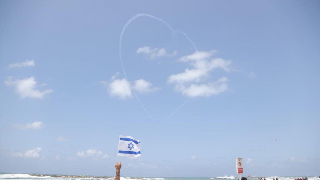 מטס חיל האוויר מחוף ת"א
