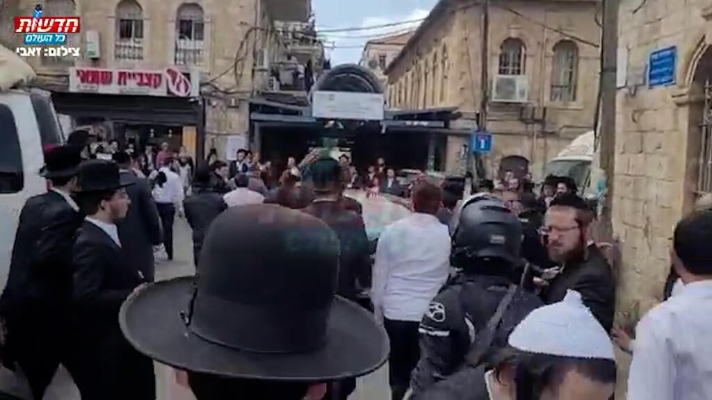 צילום: זאבי וידבסקי - חדשות כל העולם תיעוד: חרדים תוקפים את אריה דרעי על רקע שיתוף הפעולה שלו עם מדינת ישראל