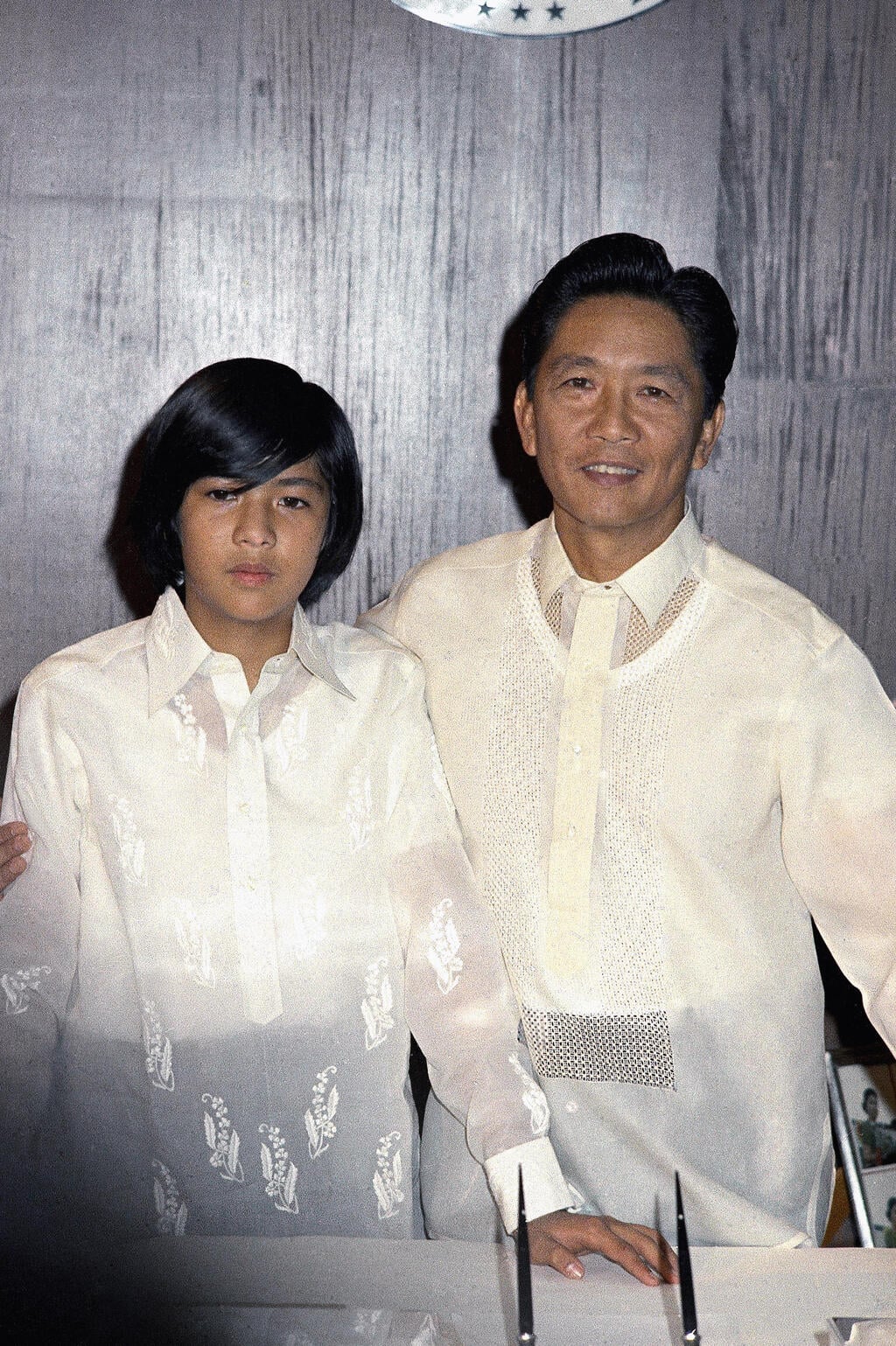 President Ferdinand Marcos Jr. as a child in 1972 (Photo: AP) הפיליפינים פיליפינים רודן פרדיננד מרקוס עם בנו פרדיננד מרקוס ג'וניור 1972