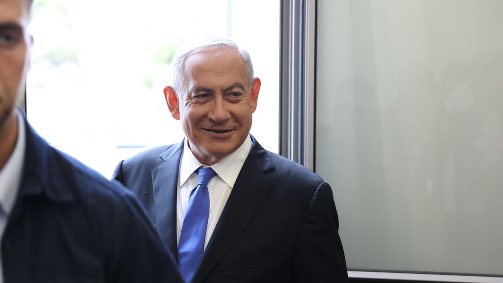 נתניהו בבית המשפט (צילום: אמיל סלמן) בנימין נתניהו ושלמה פילבר