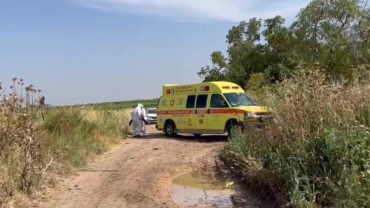 נהג הטרקטור איבד את הכרתו - ככל הנראה בשל סיבות רפואיות (צילום: תיעוד מבצעי מד"א) זירת האירוע