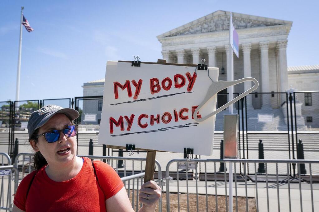 Protests against abortion laws (Photo: AP) מחאה נגד החוק לביטול ההפלות