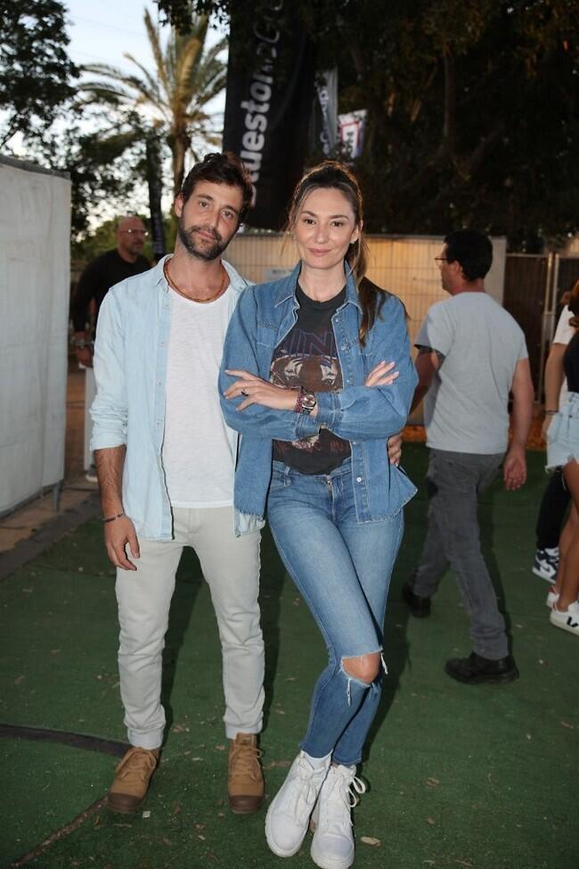 הבייביסיטר בפעולה. מיכל אנסקי ובעלה איל (צילום: אור גפן) הבייביסיטר בפעולה. מיכל אנסקי ובעלה איל