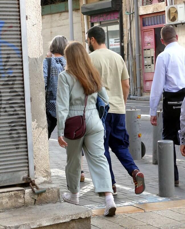 אנחנו מצלמים רק אנשים חשובים (צילום: אמיר מאירי) אנחנו מצלמים רק אנשים חשובים