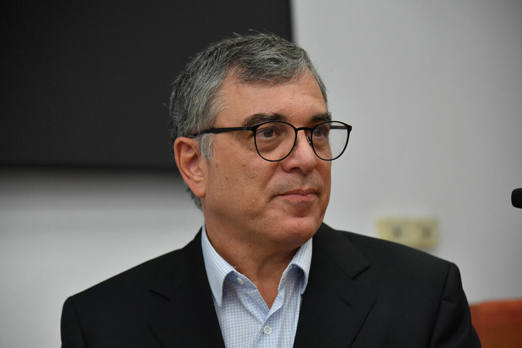 שלמה פילבר בדוכן העדים. לא זכר מתי בדיוק הייתה הפגישה, אך טען שכן הייתה (צילום: יואב דודקביץ') שלמה פילבר