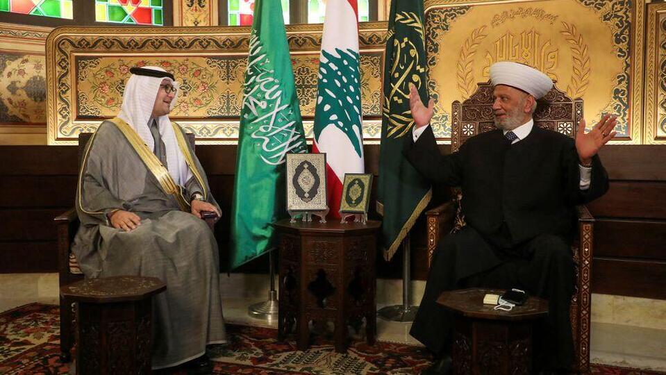 Saudi Ambassador to Lebanon Walid bin Abdullah Bukhari meets with the Grand Mufti Sheikh Abdul Latif Derian, in Beirut, Lebanon April 11, 2022 (Photo: Reuters) Saudi Ambassador to Lebanon Walid bin Abdullah Bukhari meets with the Grand Mufti Sheikh Abdul Latif Derian, in Beirut, Lebanon April 11, 2022