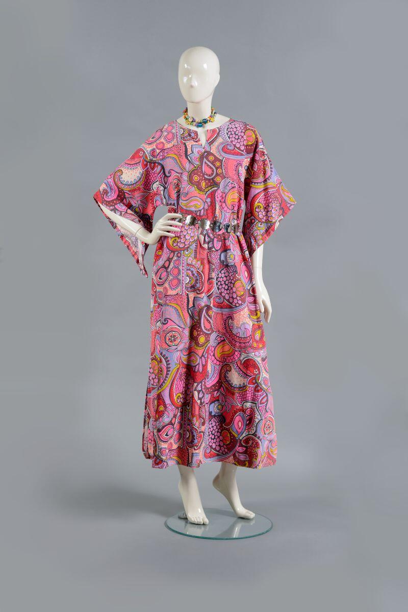 שמלה משנות ה-70, כותנה בעבודת יד. באדיבות אוסף רונה דורון ופרסונה תלבושות