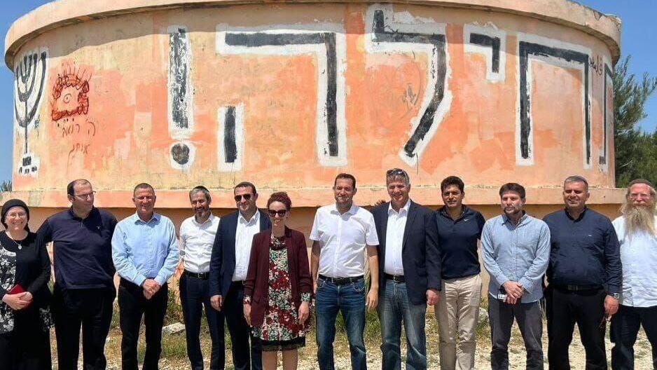 חברי הכנסת שהגיעו לביקור בחומש 