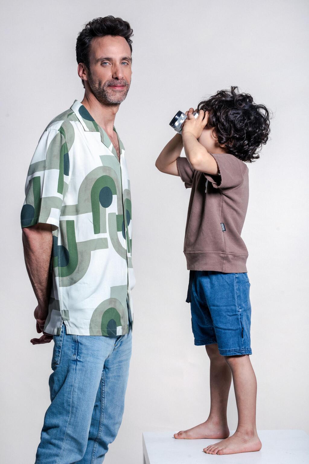 ירון ברובינסקי והבן לאון. מרווק נצחי לזוגיות פלוס ילד (צילום: רונן פדידה, סגנון: דידו אלקיים) ירון ברובינסקי והבן לאון