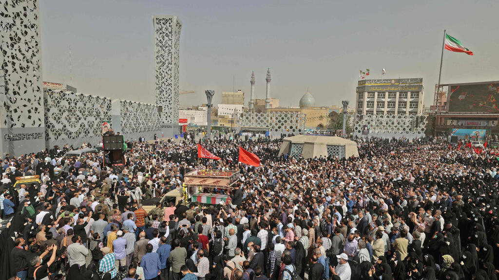 צילום: AFP הלוויה באירן של בכיר במשמרות המפכה שחוסל