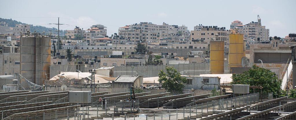 מפעלים באזור התעשייה (צילום: דוד וינוקור, שומרים) מפעלים באזור התעשייה