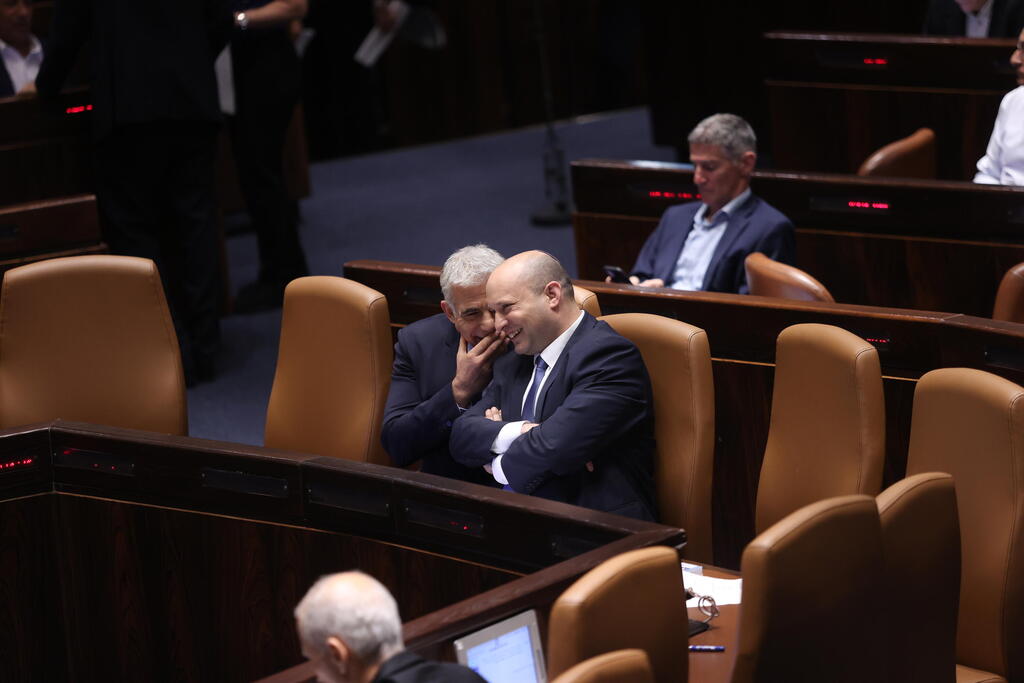צילום: אלכס קולומוסיקי נפתלי בנט ויאיר לפיד