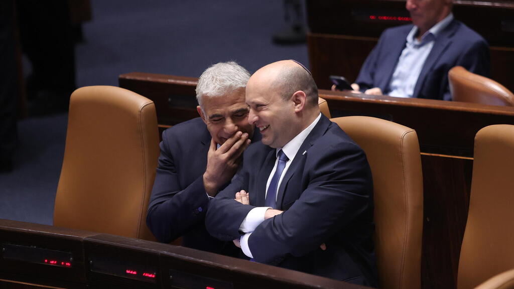 Lapid slams incoming 'government of madness,' warns of 'looting of