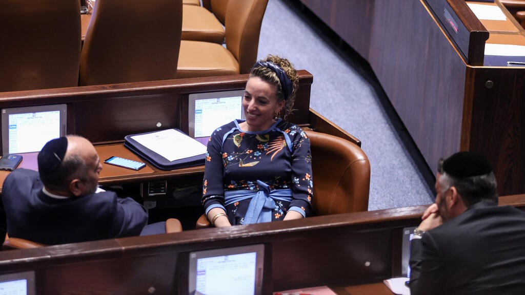 Former coalition whip MK Idit Silman who quit government and sided with the opposition (Photo: Alex Kolomoisky) מליאת הכנסת