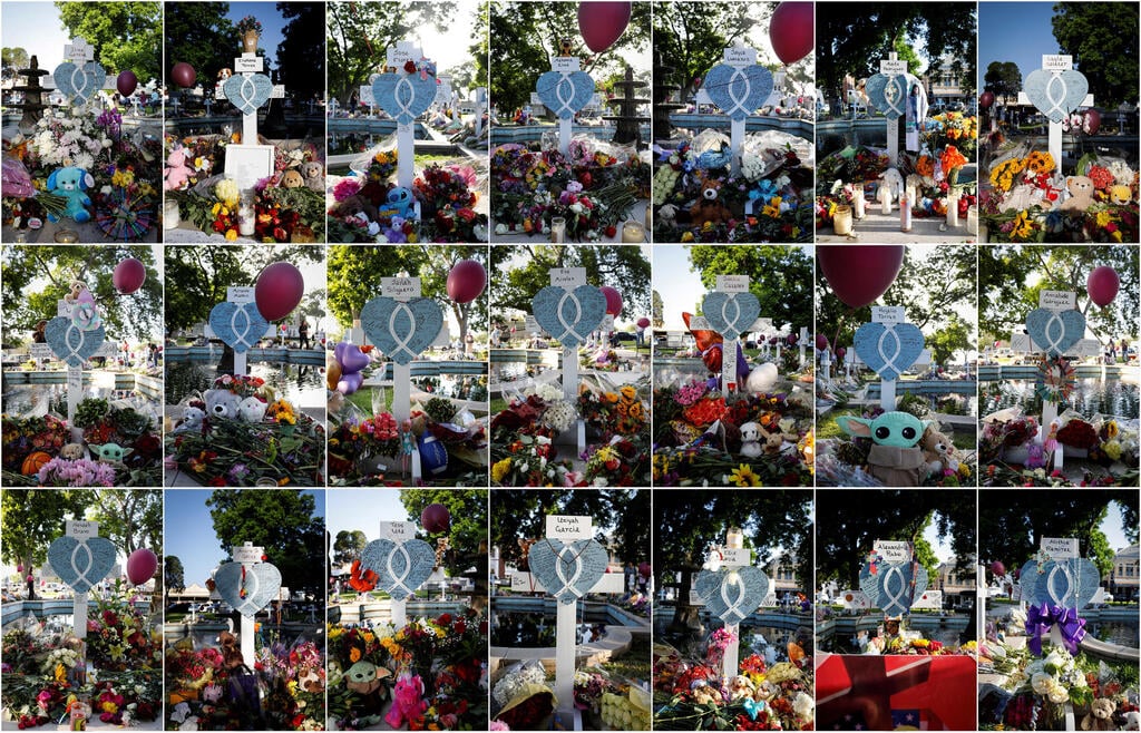 Memorial crosses for the 21 victims (Photo: Reuters) פרחים ונרות זיכרון ליד בית הספר