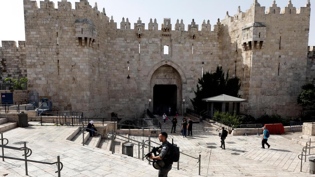 כוחות מג"ב מאבטחים את רחבת שער שכם בירושלים