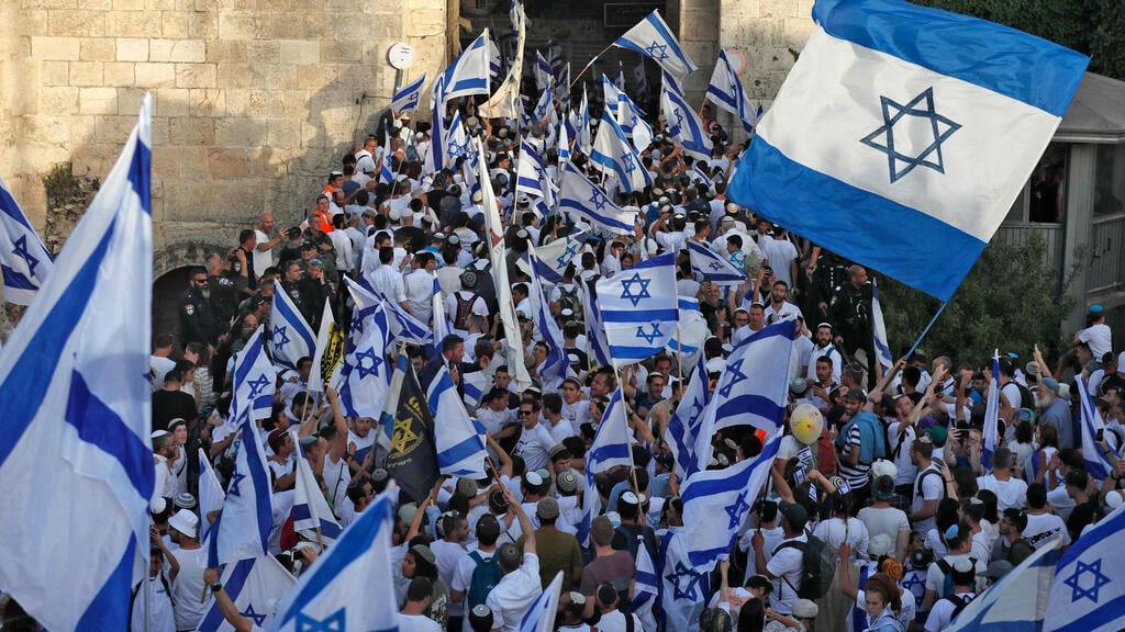 Right-wing flag march in Jerusalem (Photo: AFP) מצעד הדגלים נעצר בשער שכם