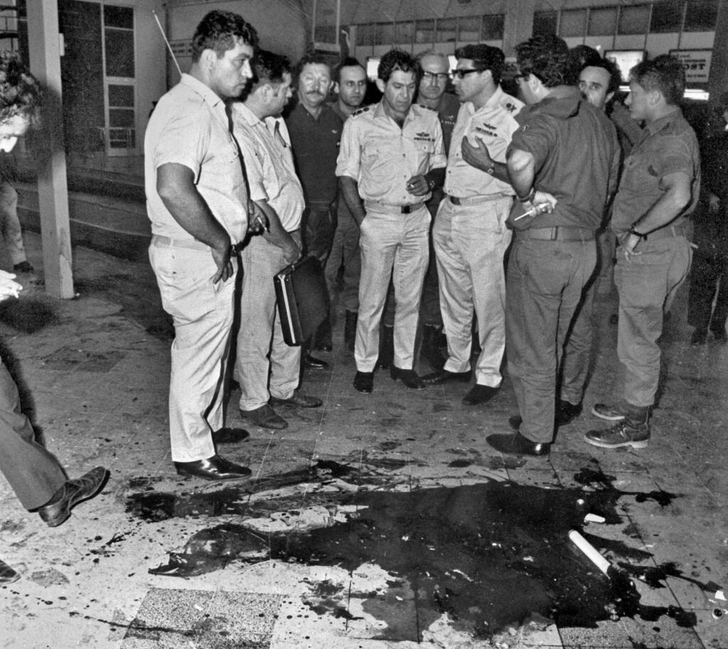 The scene of the massacre in Israel's Lod airport on May 30, 1972 (Photo: AFP ) ארכיון מתקפת הטרור 1972 ב נתב"ג נמל התעופה בן גוריון קוזו אוקמוטו הצבא האדום היפני החזית העממית ל שחרור פלסטין פיגוע
