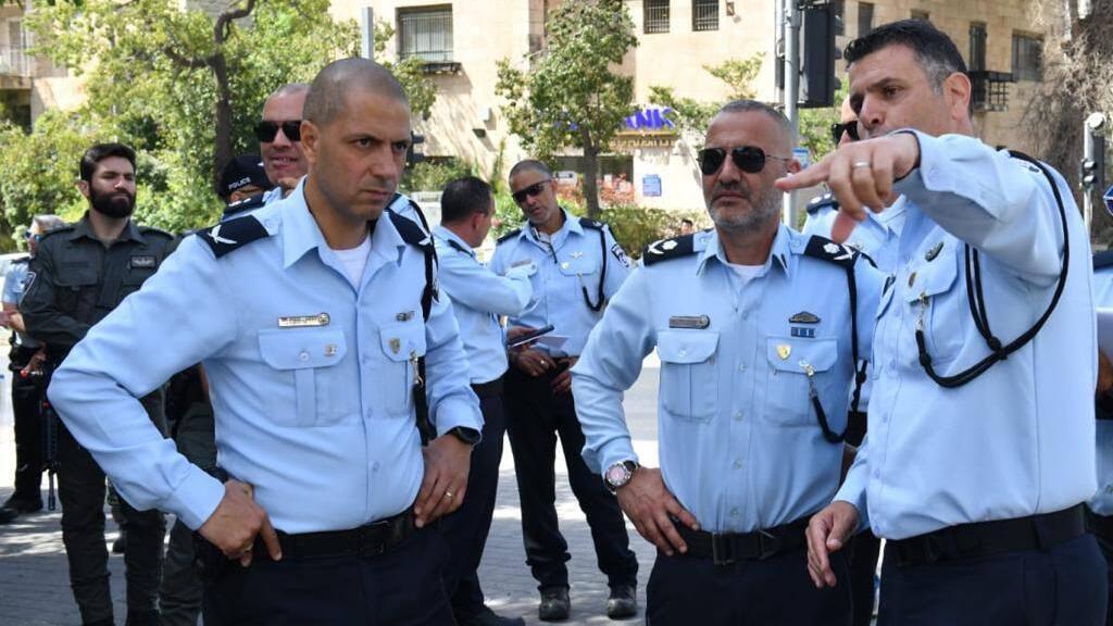 Senior police officers ahead of the Jerusalem Gay Pride parade (Photo: Police Spokesperson) סיור שטח של משטרת מחוז ירושלים לקראת מצעד הגאווה שיתקיים בעיר