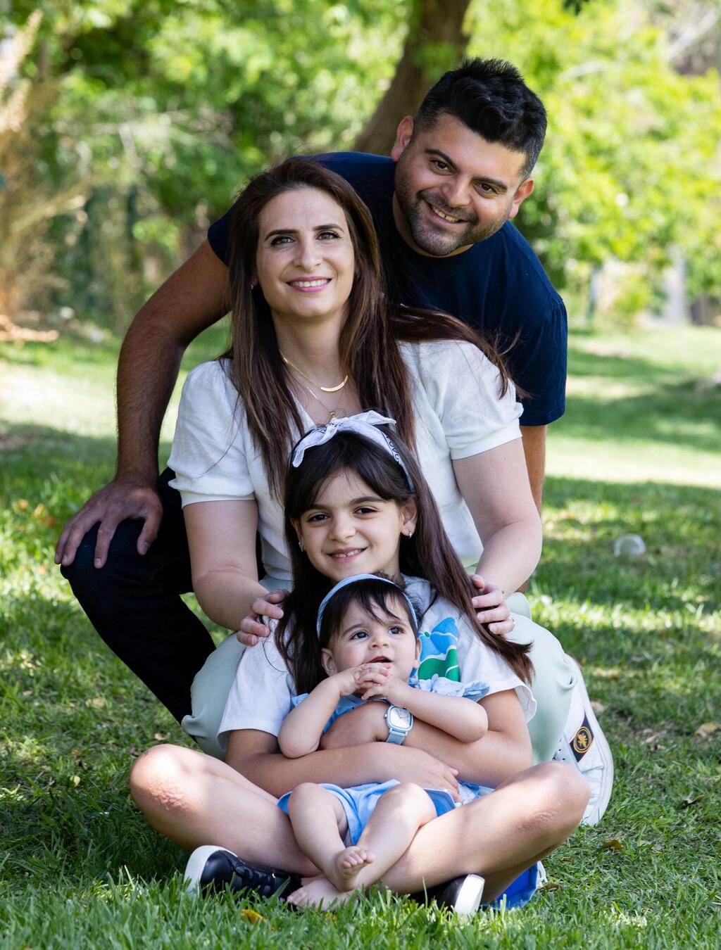 "הבנתי כמה טוב שהתעקשתי להביא לליהי אח מאבא שלה" (צילום: אלכס קולומויסקי) מאיה בן נור, אשר יזדי והבנות ליהי שילי