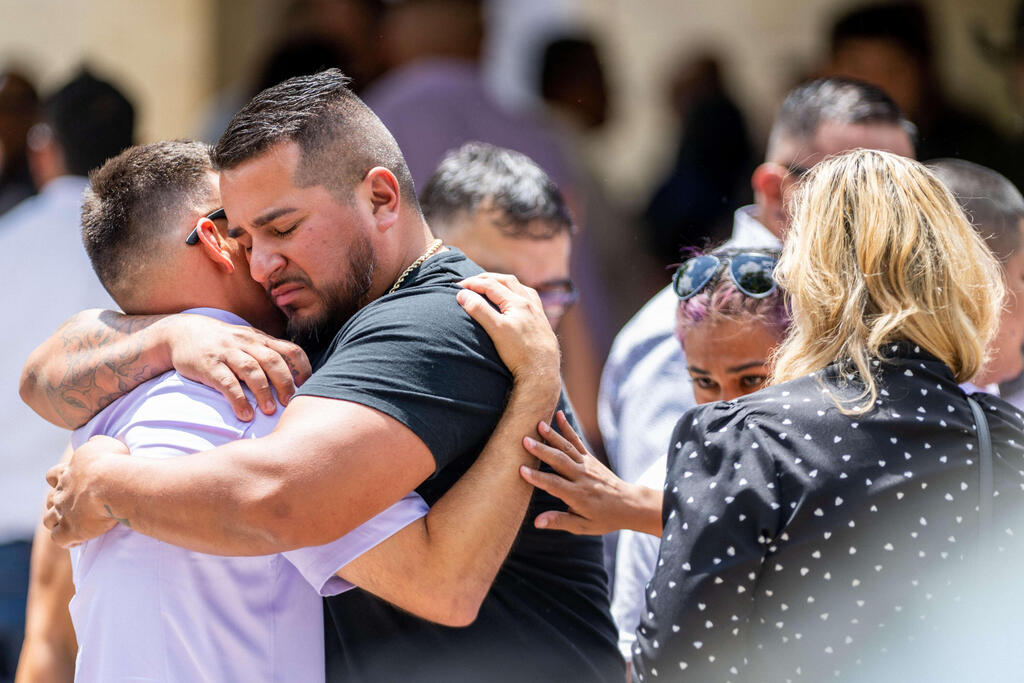 ארה"ב טבח טקסס יובלדי הלווייתה של אמרה ג'ו גרסה בת 10 שנרצחה