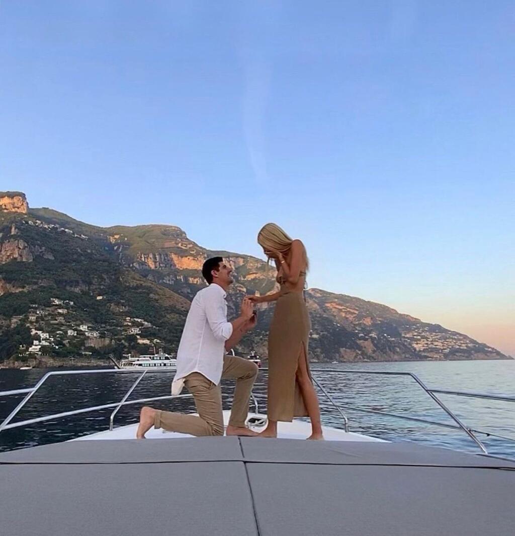 Thibaut Courtois proposes to Israeli partner Mishel Gerzig (Photo: Instagram) מישל גרציג וטיבו קורטואה