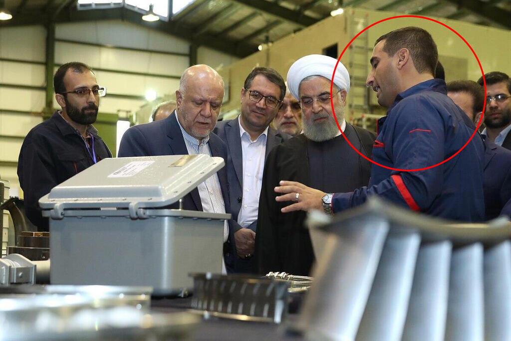 Iranian aeronautics expert Ayoob Entezari (in circle) and then-Iranian president Hassan Rouhani during a visit to a facility in Yazd, Iran (Photo: Taken from Twitter) איוב אנטזארי וחסן רוחאני
