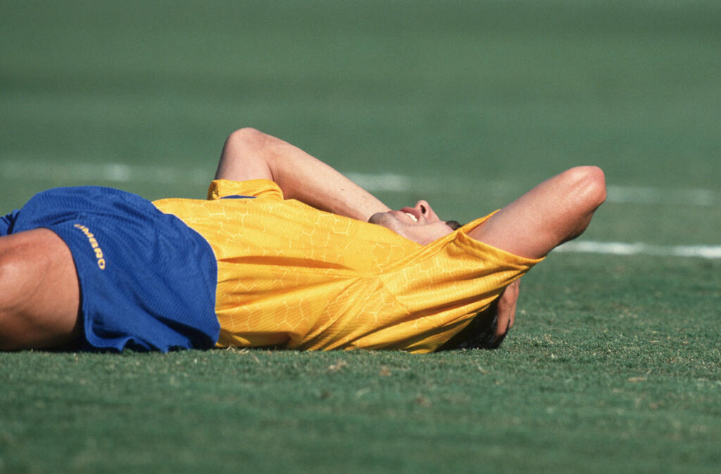 אנדרס אסקובר המום אחרי השער העצמי שהבקיע במונדיאל 1994