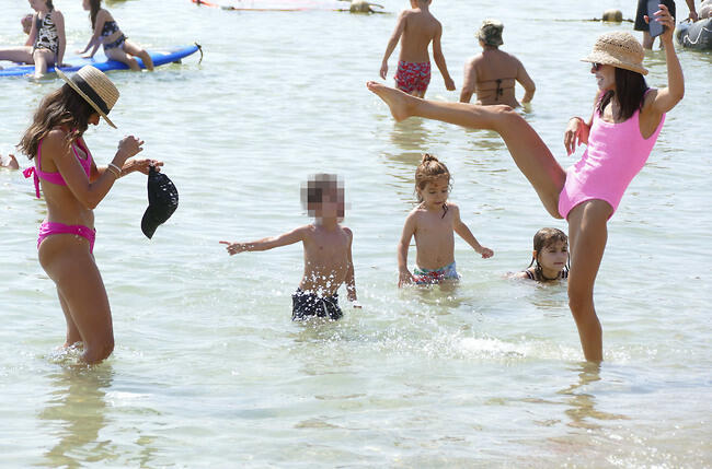 צחוקים איתכן